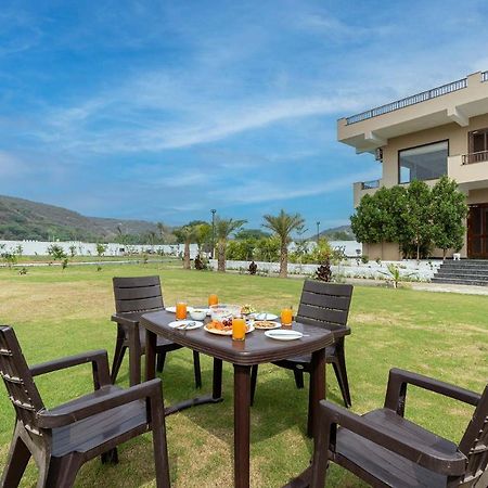 Brookvale Manor By Stayvista - Private Pool Haven With Endless Views & Indoor Fun Sohna Bagian luar foto