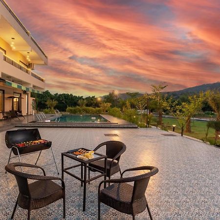 Brookvale Manor By Stayvista - Private Pool Haven With Endless Views & Indoor Fun Sohna Bagian luar foto