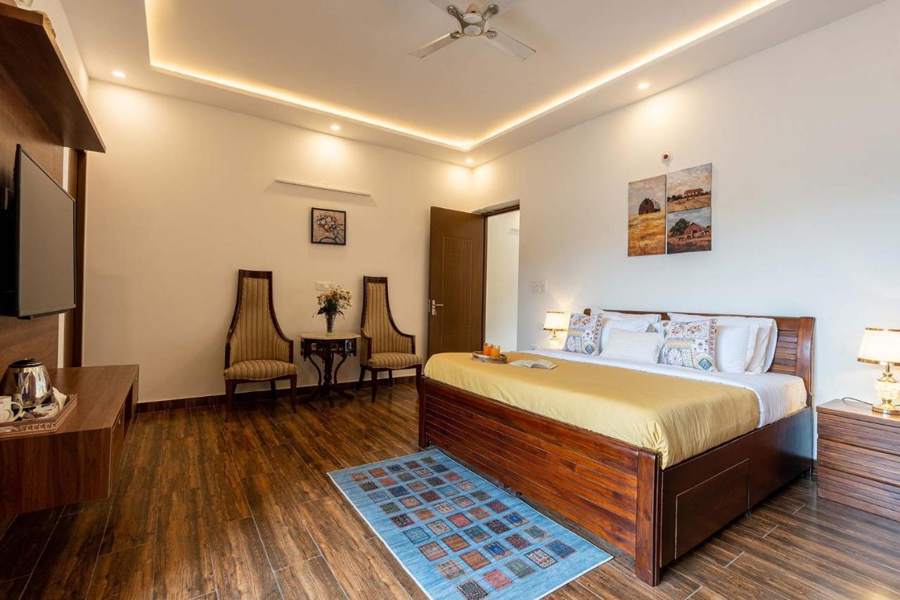 Brookvale Manor By Stayvista - Private Pool Haven With Endless Views & Indoor Fun Sohna Bagian luar foto