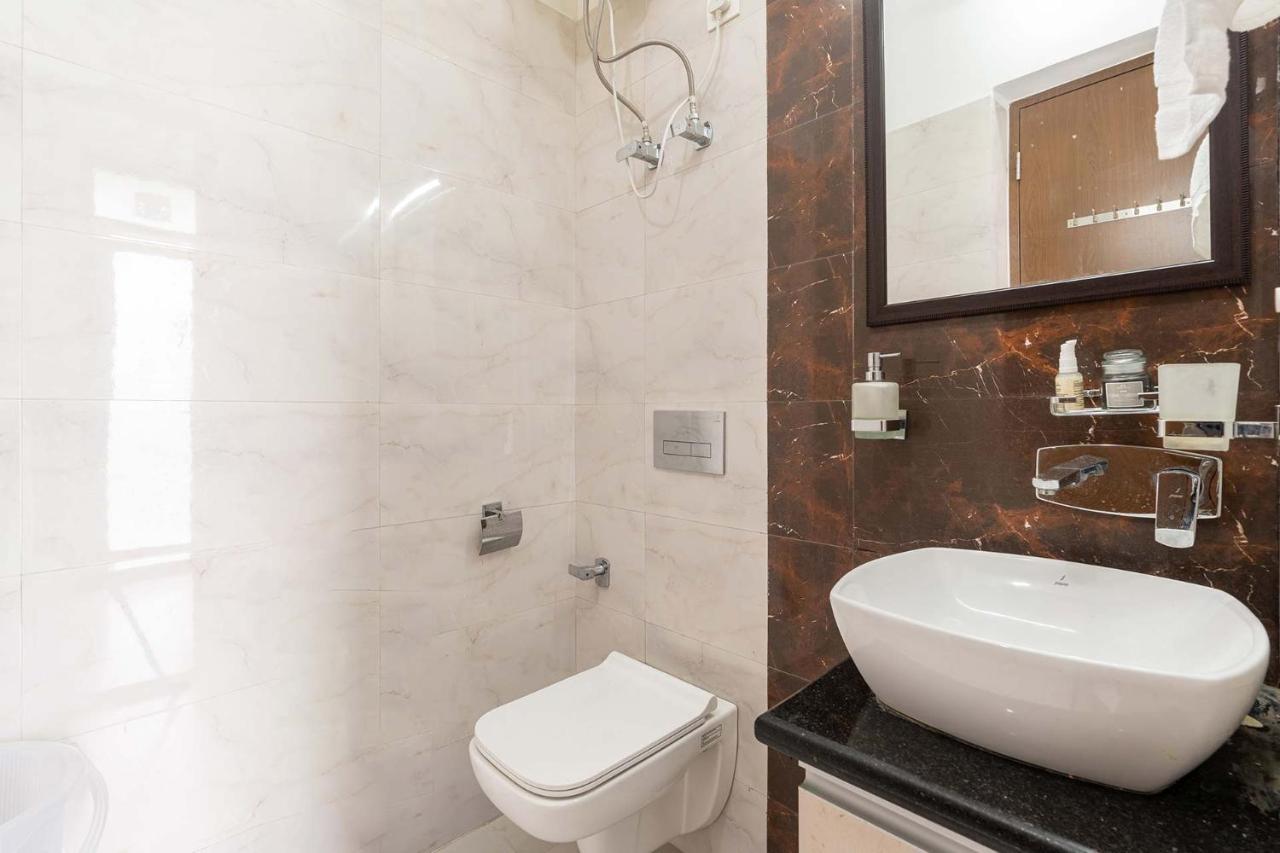 Brookvale Manor By Stayvista - Private Pool Haven With Endless Views & Indoor Fun Sohna Bagian luar foto