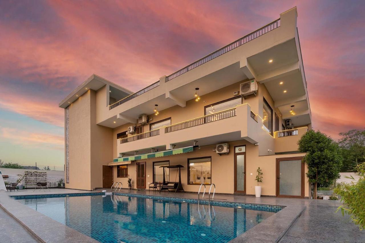 Brookvale Manor By Stayvista - Private Pool Haven With Endless Views & Indoor Fun Sohna Bagian luar foto