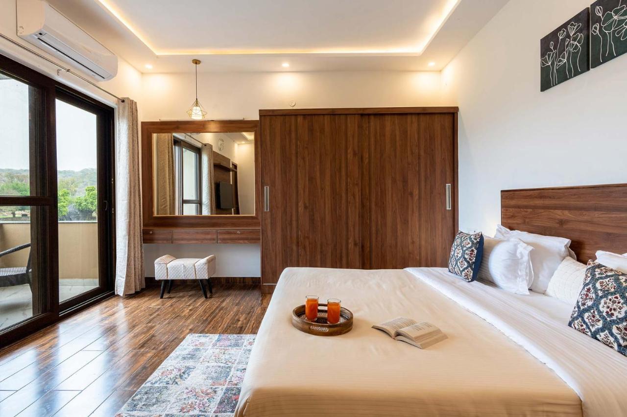 Brookvale Manor By Stayvista - Private Pool Haven With Endless Views & Indoor Fun Sohna Bagian luar foto