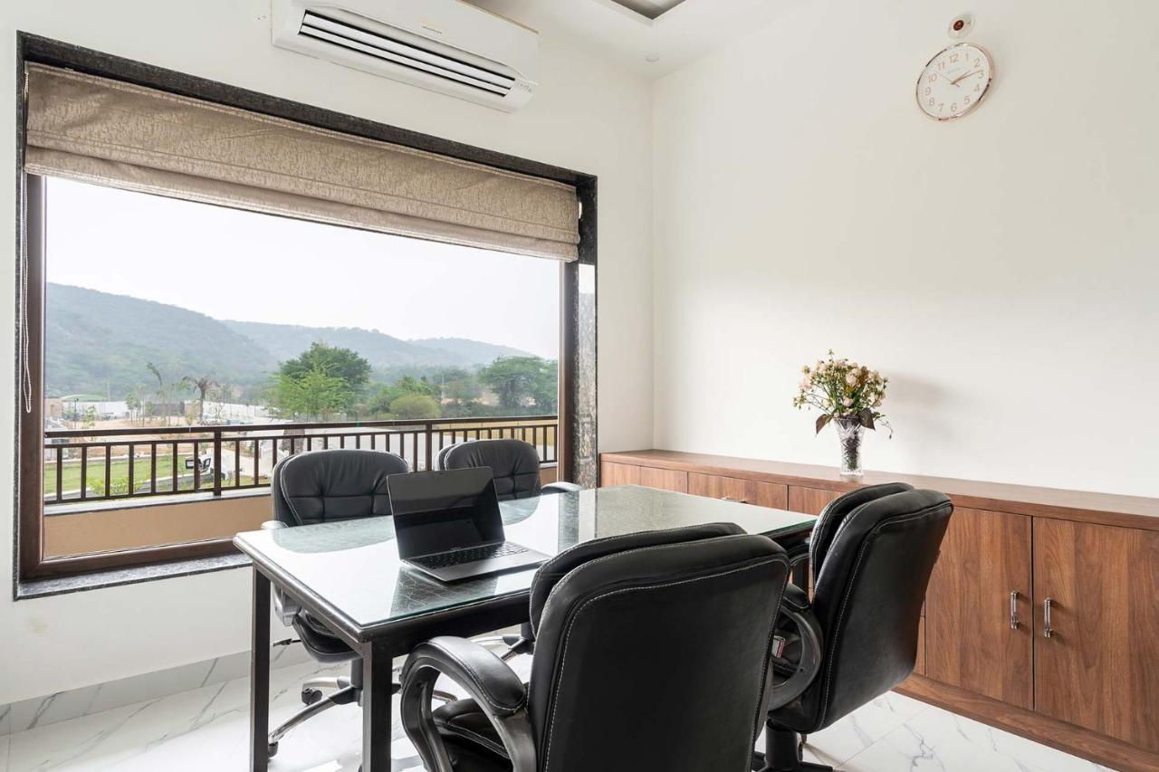 Brookvale Manor By Stayvista - Private Pool Haven With Endless Views & Indoor Fun Sohna Bagian luar foto
