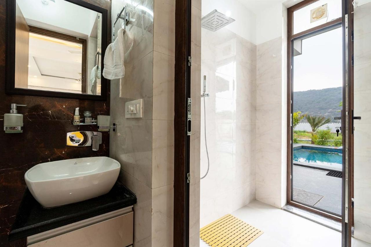 Brookvale Manor By Stayvista - Private Pool Haven With Endless Views & Indoor Fun Sohna Bagian luar foto