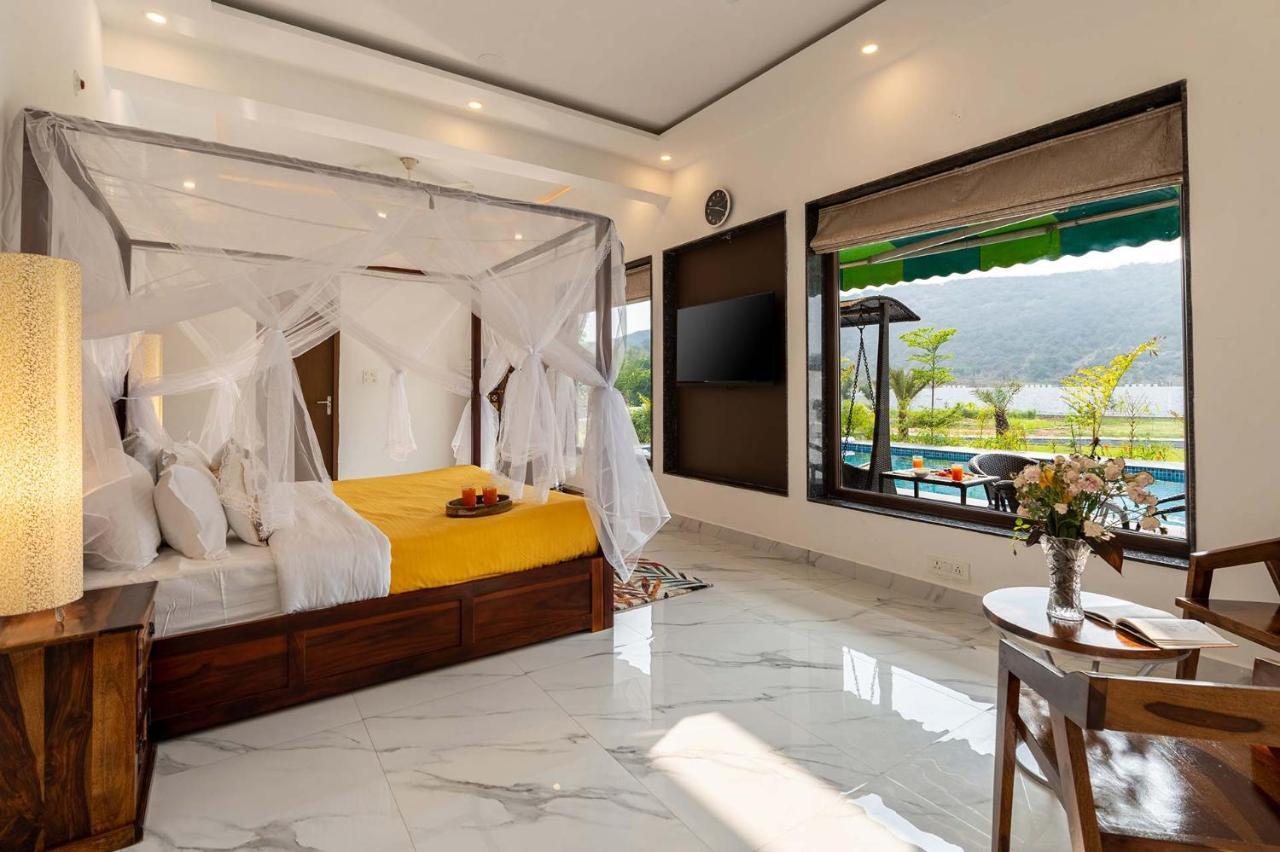Brookvale Manor By Stayvista - Private Pool Haven With Endless Views & Indoor Fun Sohna Bagian luar foto