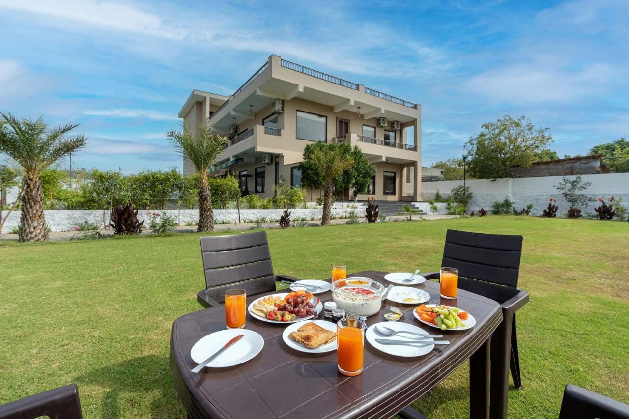 Brookvale Manor By Stayvista - Private Pool Haven With Endless Views & Indoor Fun Sohna Bagian luar foto