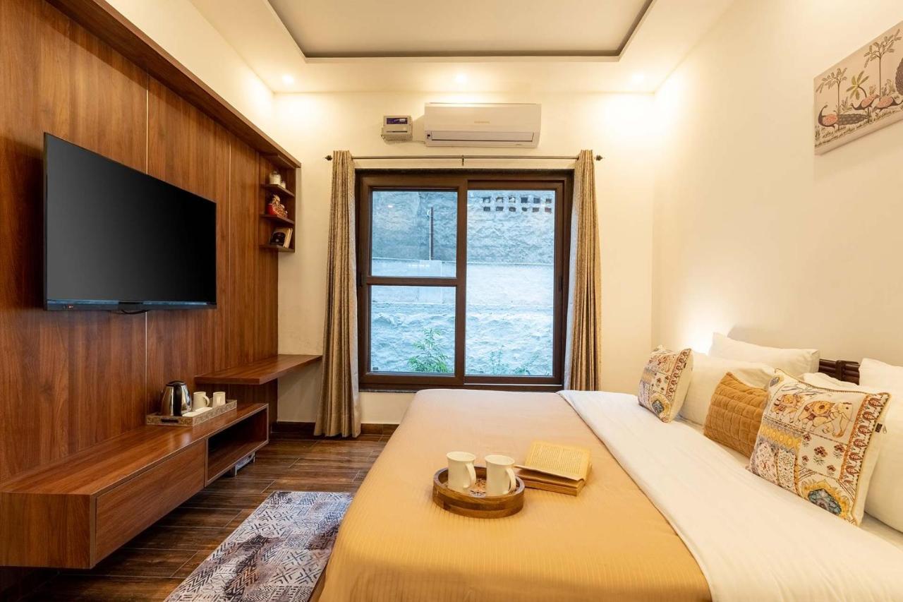 Brookvale Manor By Stayvista - Private Pool Haven With Endless Views & Indoor Fun Sohna Bagian luar foto