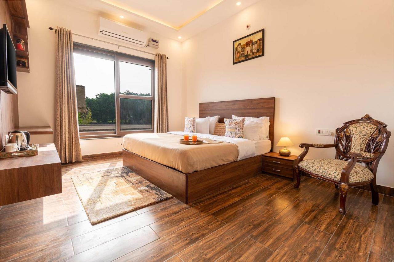 Brookvale Manor By Stayvista - Private Pool Haven With Endless Views & Indoor Fun Sohna Bagian luar foto